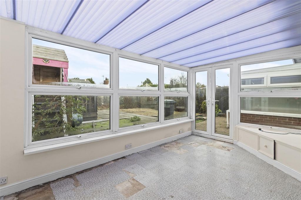 Property photo 3 of 18 Conservatory