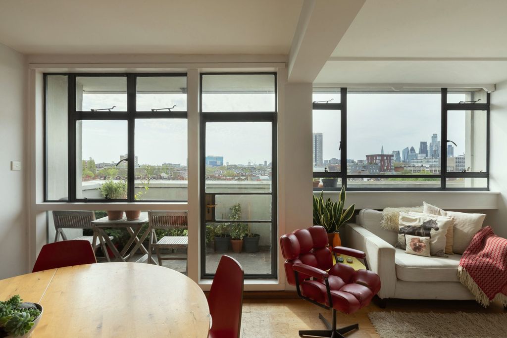 Property photo 1 of 15 Keeling House E2