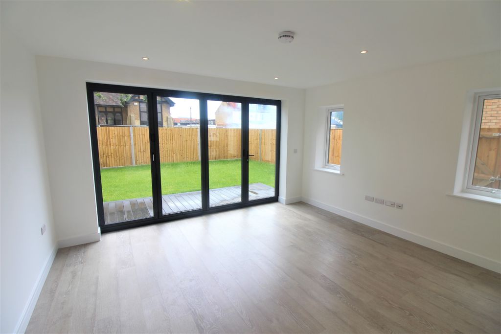 Property photo 2 of 25