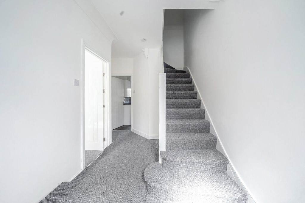 Property photo 3 of 21 1447162-23-69E0Ec...