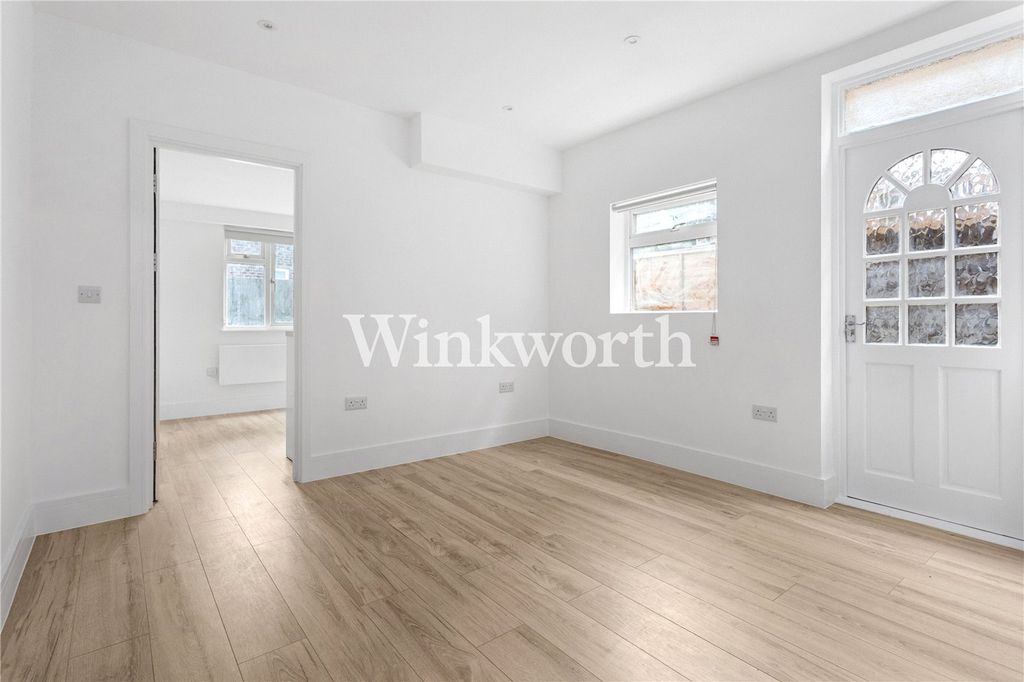 Property photo 2 of 11 Picture No. 03