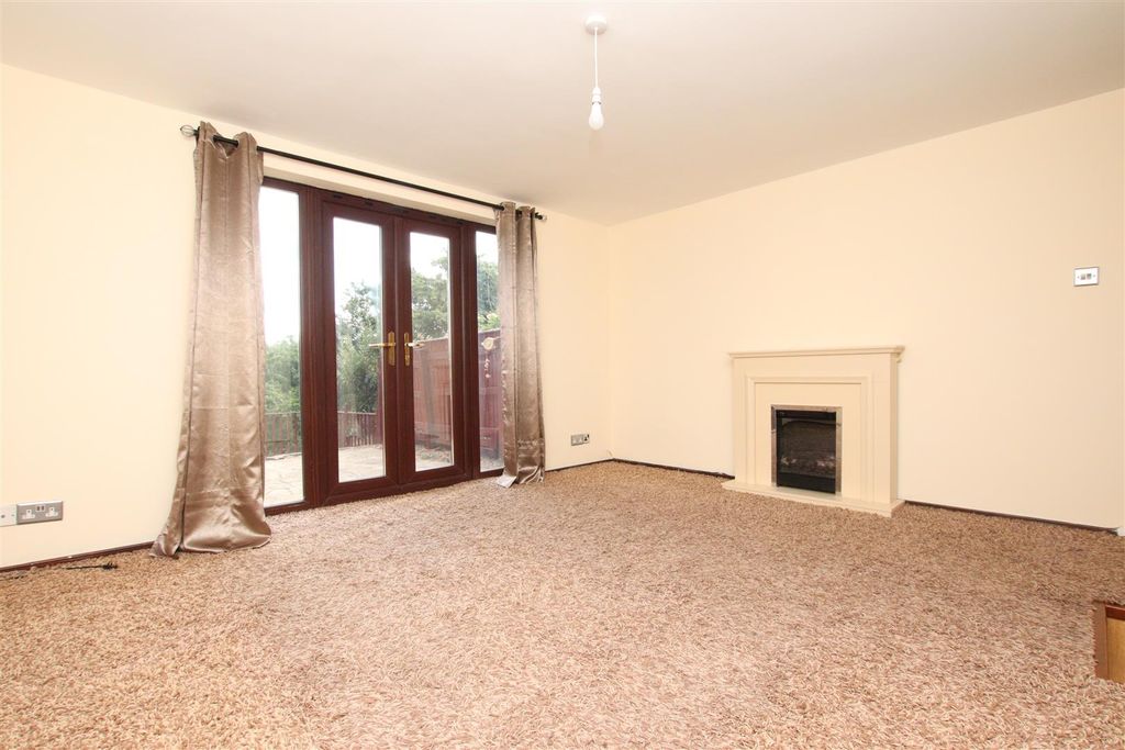 Property photo 3 of 16 Living Room_.Jpg