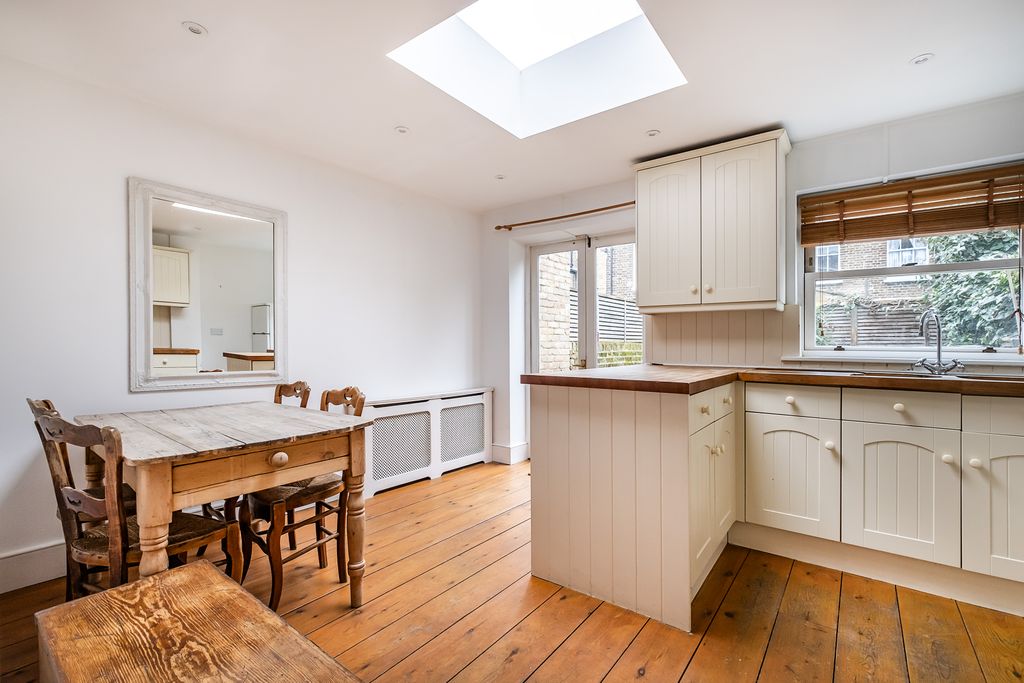 Property photo 2 of 24