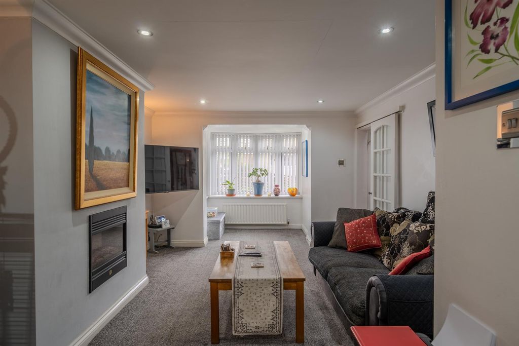 Property photo 3 of 26 2 Nevern Walk-25.Jpg