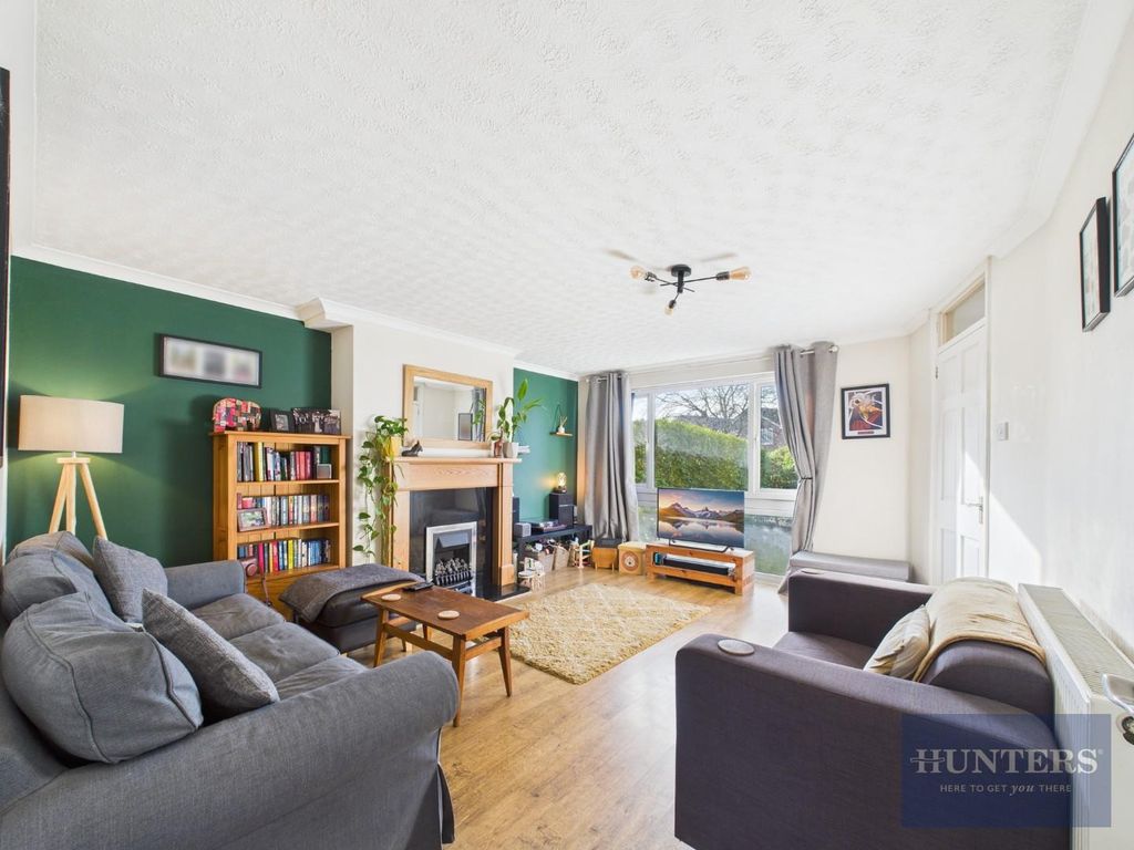 Property photo 2 of 17 Living Room