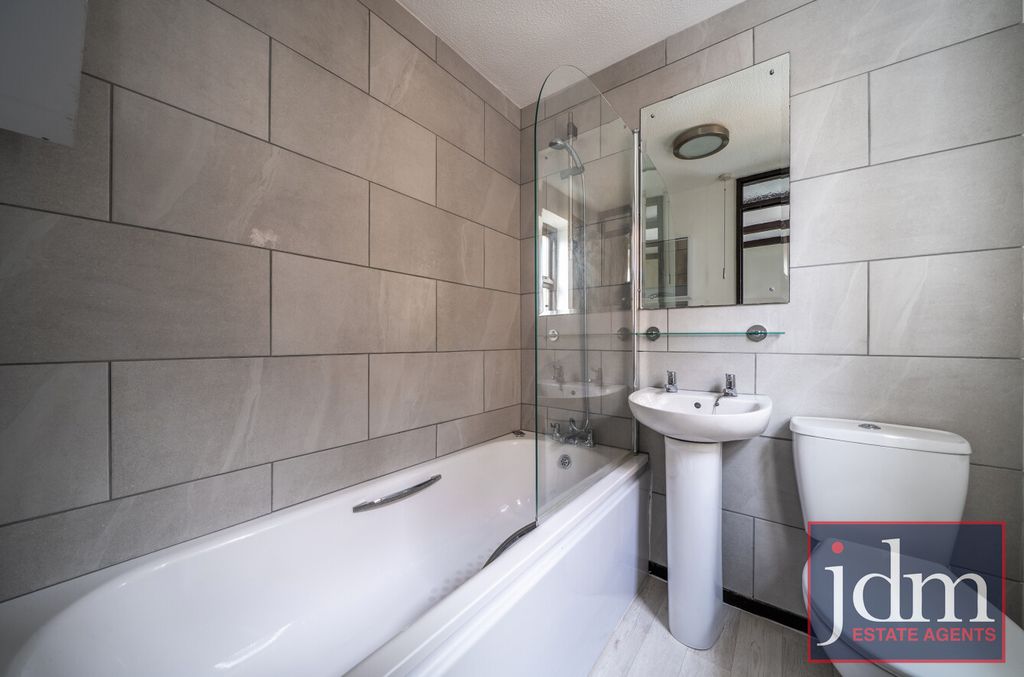 Property photo 3 of 13 Bathroom