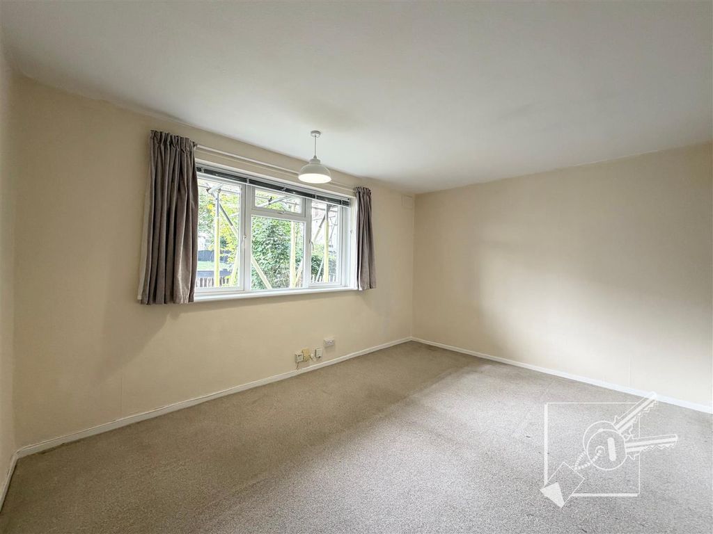 Property photo 2 of 9 Studio