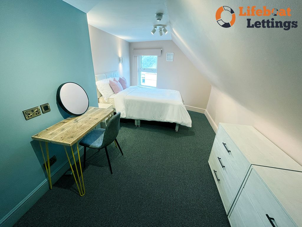 Property photo 2 of 9 Bedroom 5B