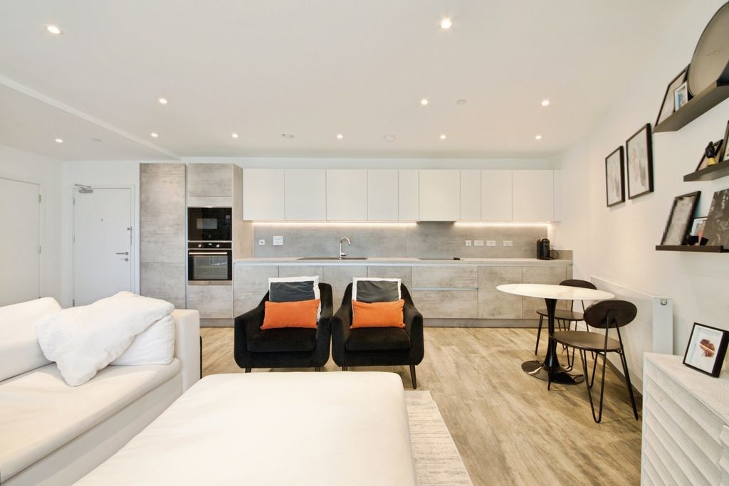 Property photo 2 of 16 Pbox-Img.Jpg