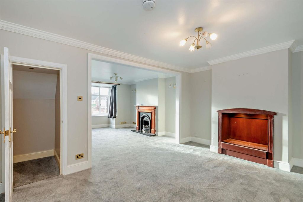 Property photo 3 of 17 8673307-Interior06-800.Jpg