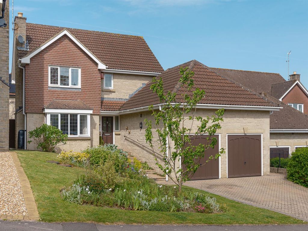 Property photo 1 of 27 7 Erleigh Drive-46.Jpg