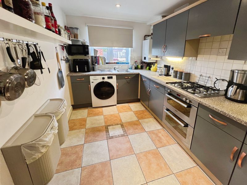 Property photo 3 of 9 Kitchen