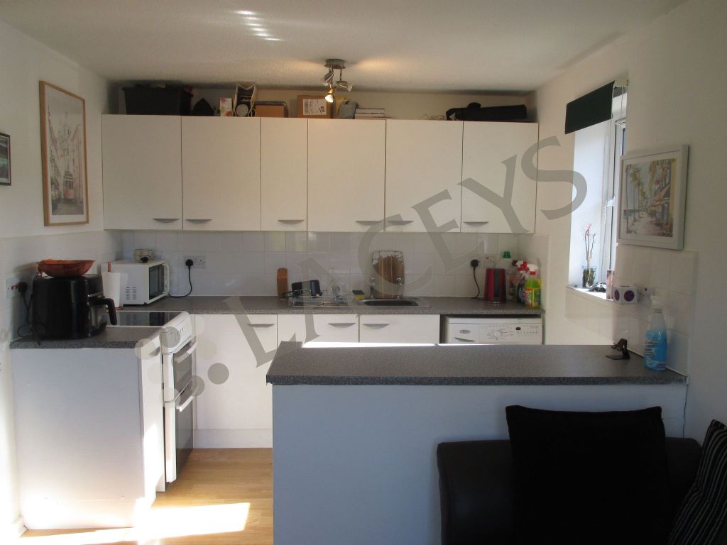 Property photo 2 of 8 Kitchen 1