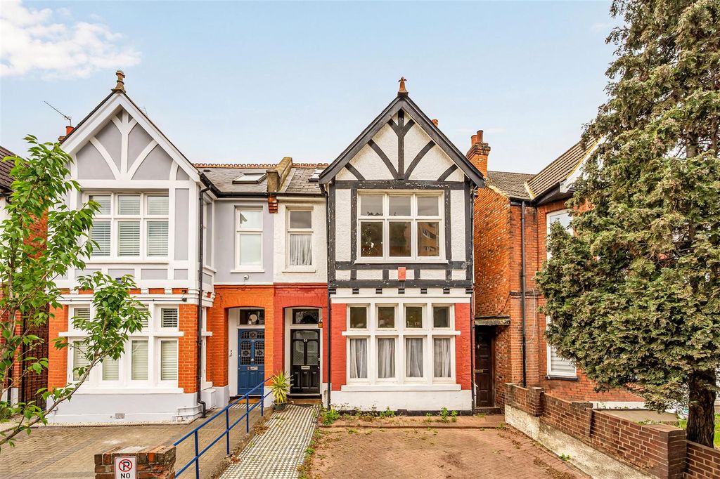 Property photo 1 of 19 24 Chatsworth Gardens-1.Jpg