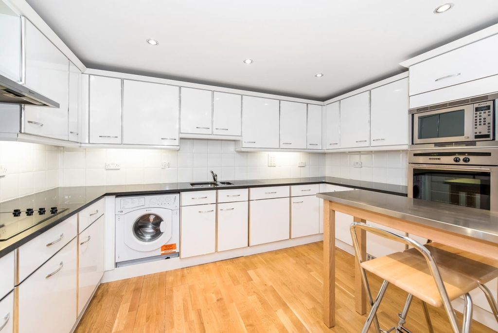 Property photo 2 of 9 Kitchen