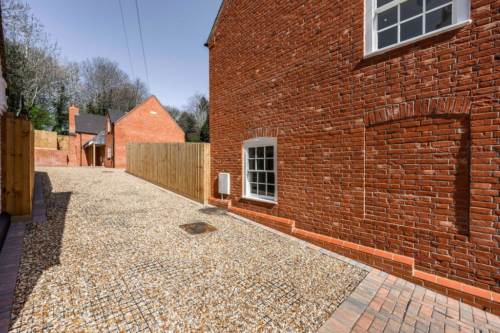 Property photo 3 of 22