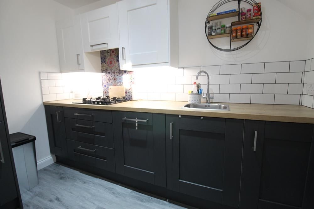 Property photo 3 of 6 Kitchen 2