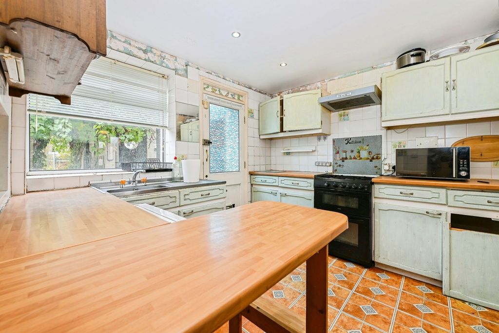 Property photo 3 of 14 Kitchen