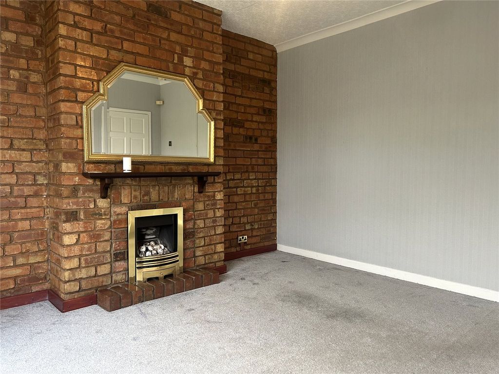 Property photo 3 of 15 Lounge