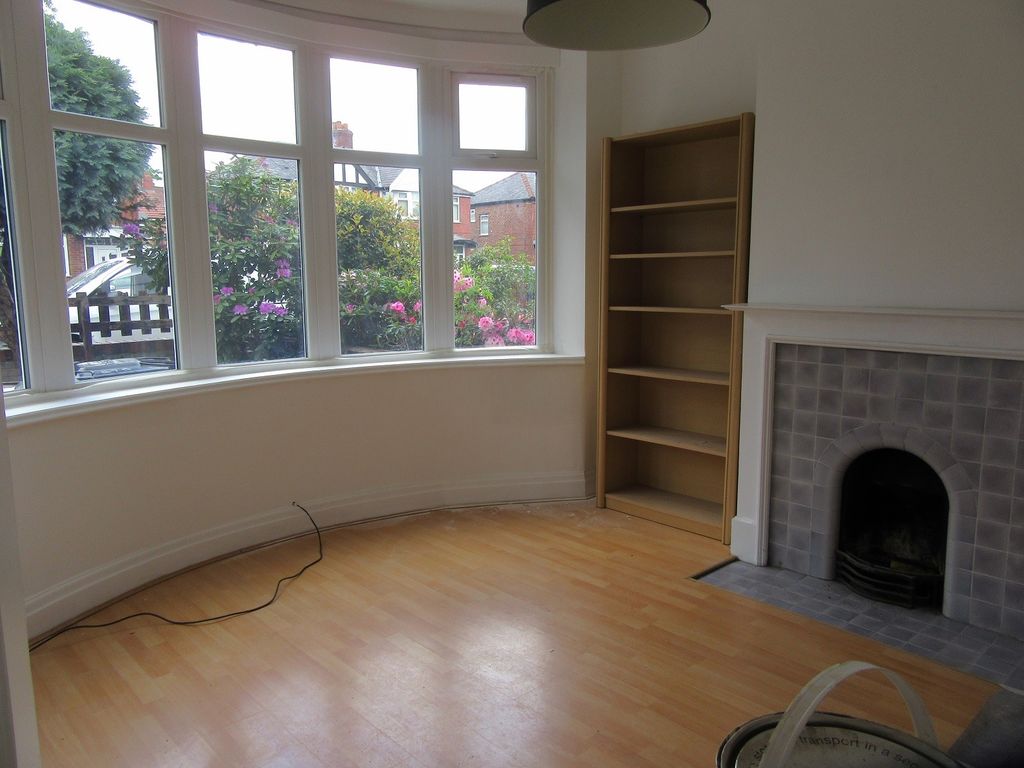 Property photo 2 of 9 Front Lounge