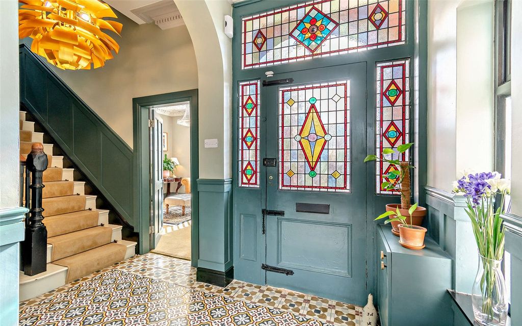 Property photo 2 of 22 Entrance Hall