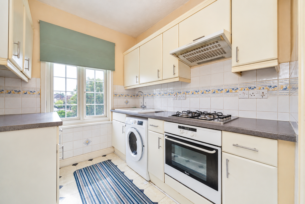 Property photo 3 of 9 02_Kitchen