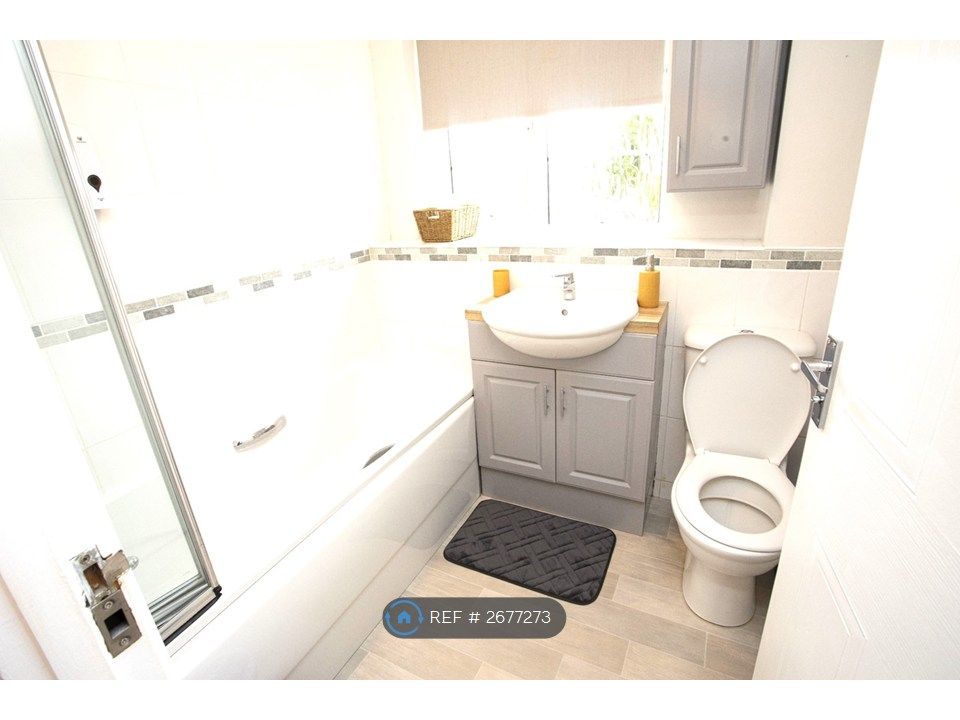 Property photo 2 of 24 Bathroom