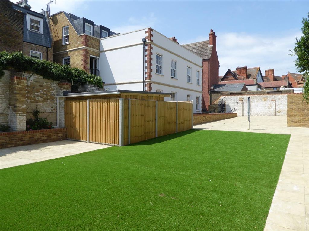 Property photo 3 of 4 Harbgardens.Jpg