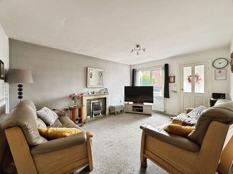 Property photo 2 of 18 Lunge