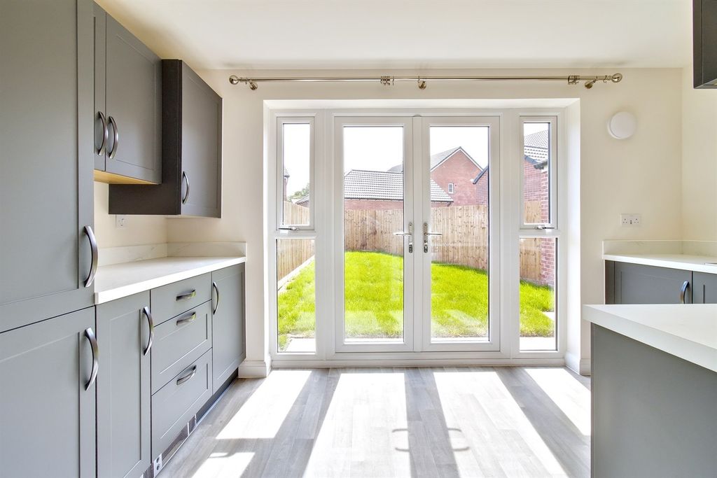 Property photo 2 of 8 Kitchen
