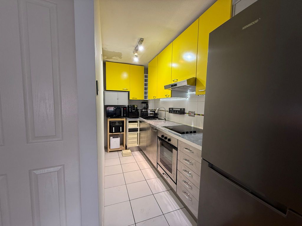 Property photo 3 of 17 Kitchen