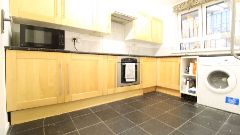 Property photo 2 of 5 Kicthen
