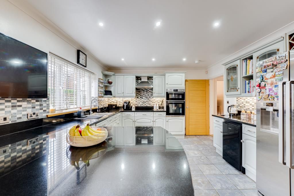 Property photo 3 of 48 15 Hogarth Drive, Barton Seagrave-24.Jpg
