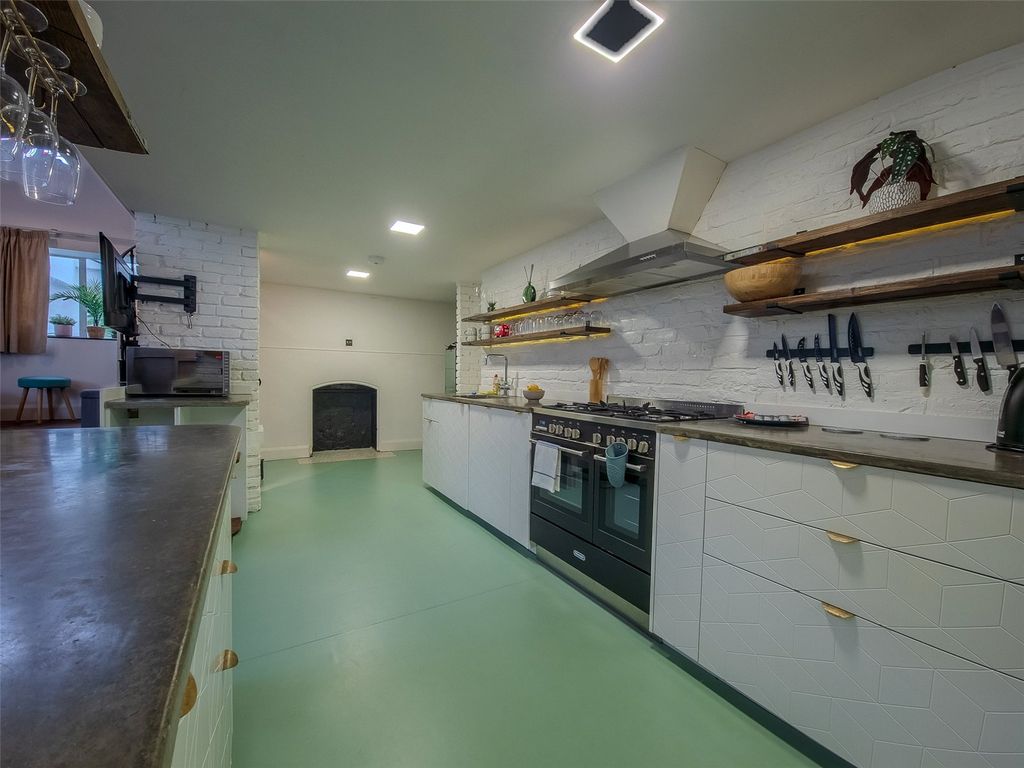 Property photo 2 of 22 Kitchen