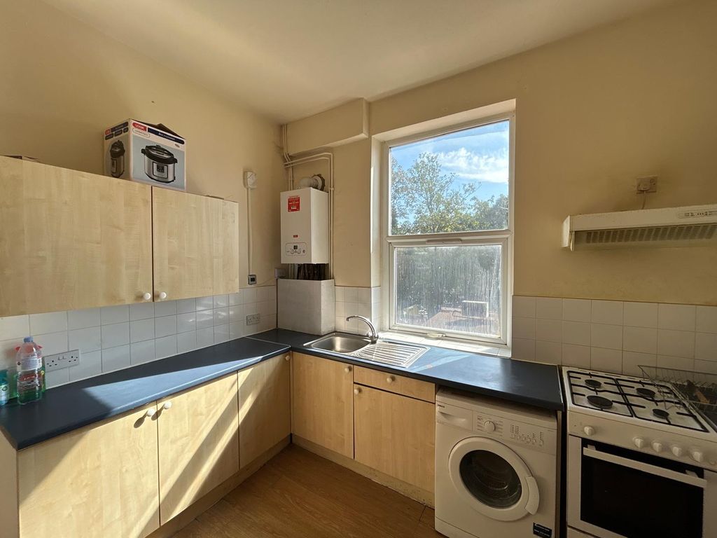 Property photo 1 of 7 3 Bedroom First Floor Flat To Rent Â€“ London Road, Isleworth, Tw7