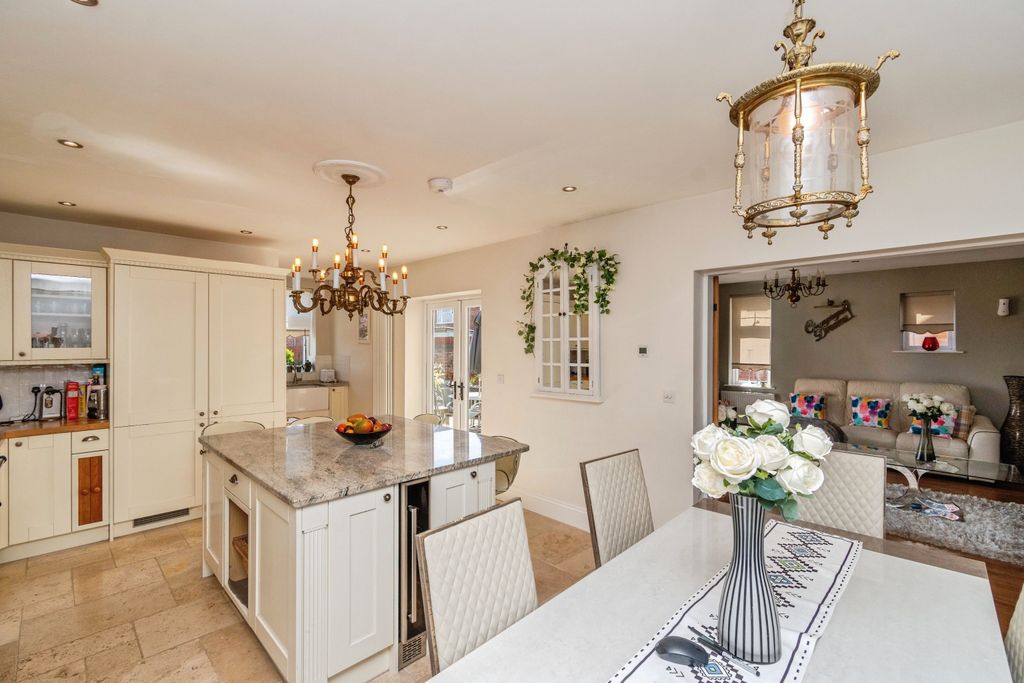 Property photo 3 of 20 Kitchen Diner