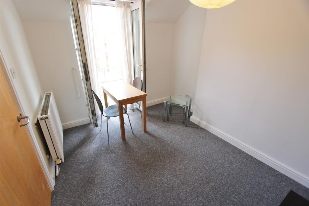 Property photo 3 of 16 Dining Area