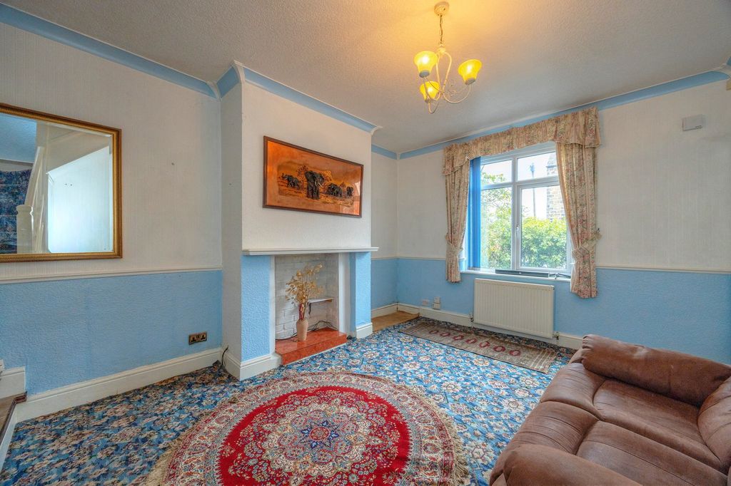 Property photo 2 of 17