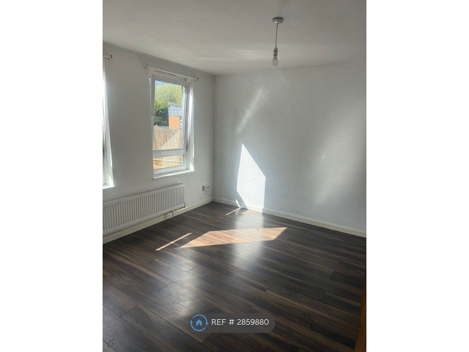 Property photo 3 of 10 Lounge (Front)