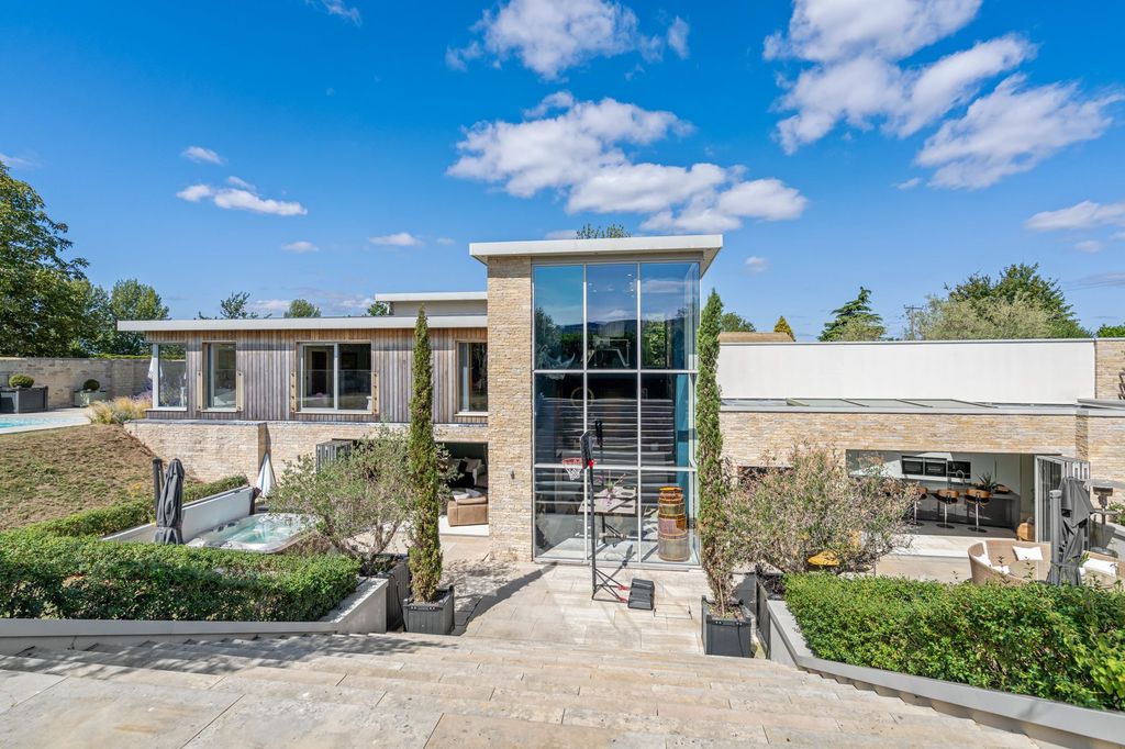 Property photo 2 of 29