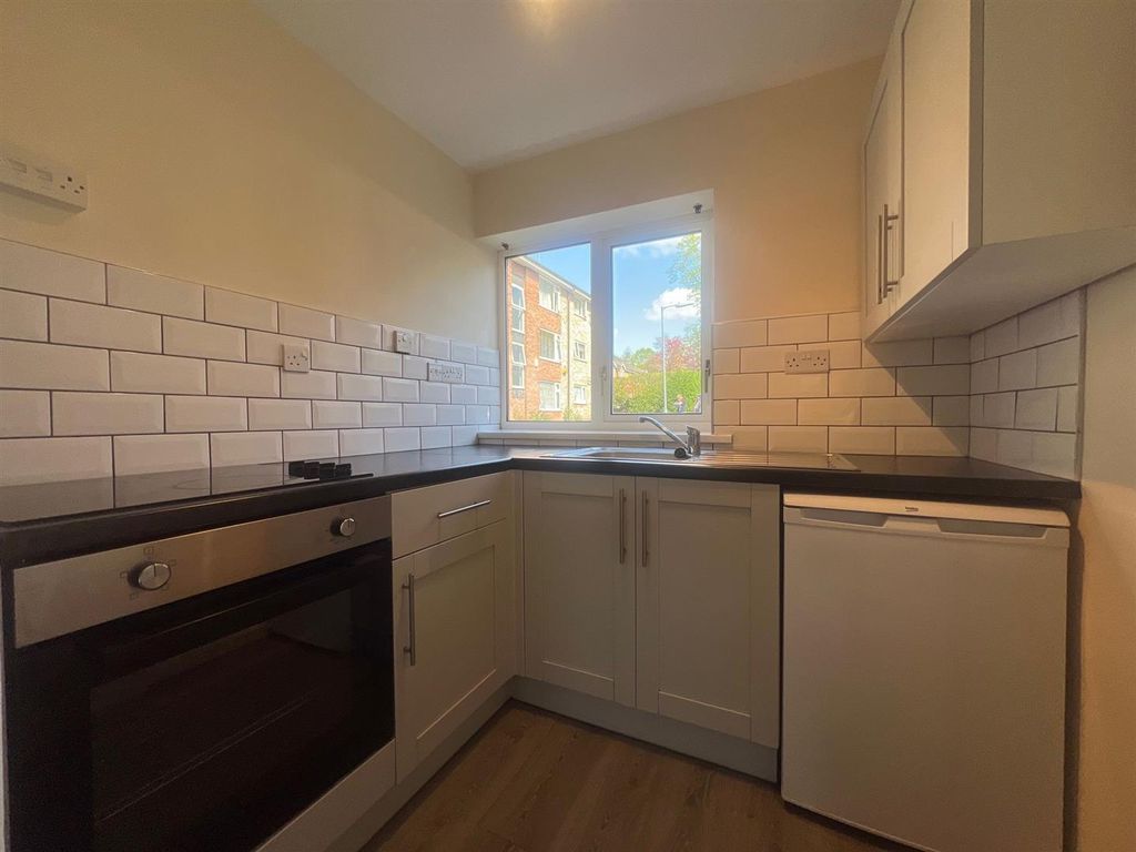 Property photo 3 of 15 Aston Kitchen.Jpg