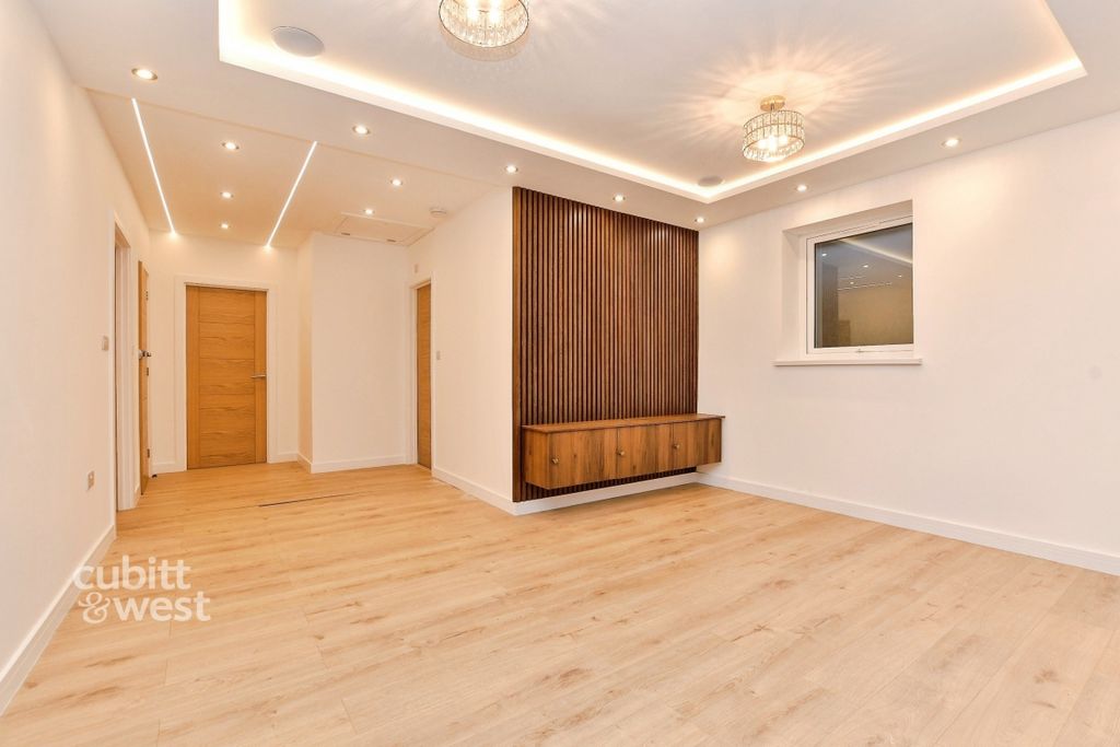 Property photo 2 of 16 93263ee0-901H9Mdn