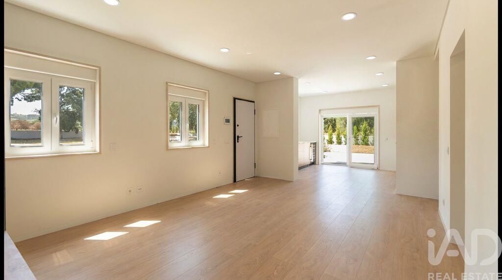 Property photo 2 of 40