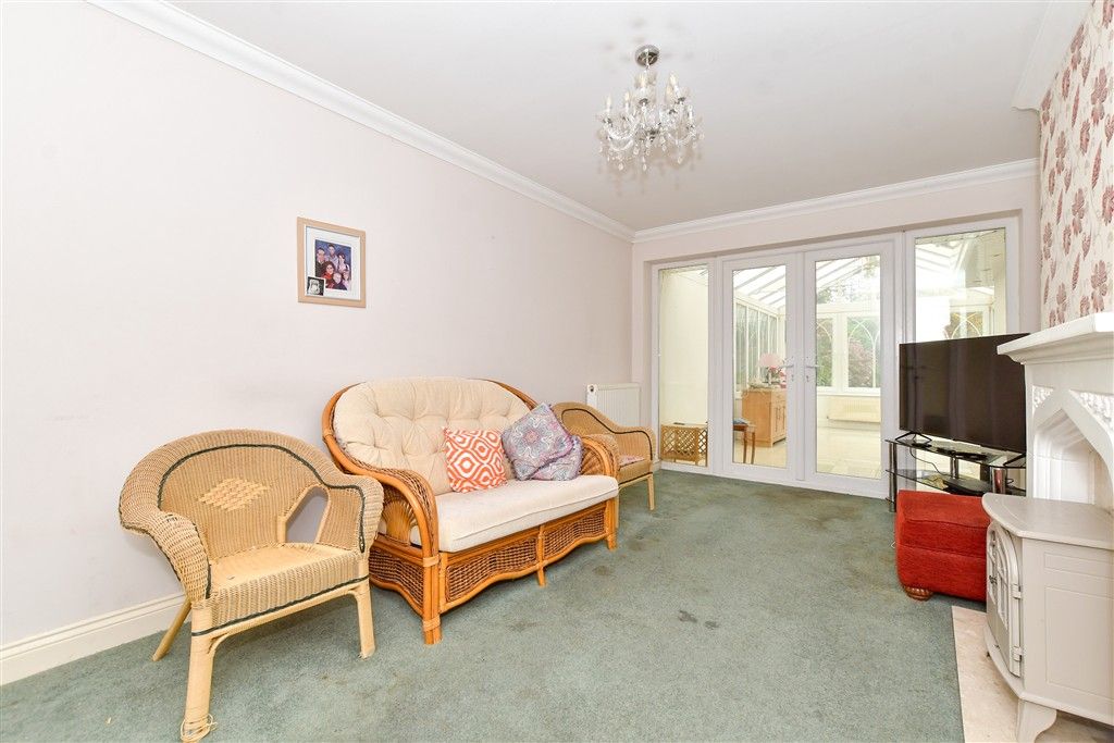 Property photo 2 of 8 Lounge