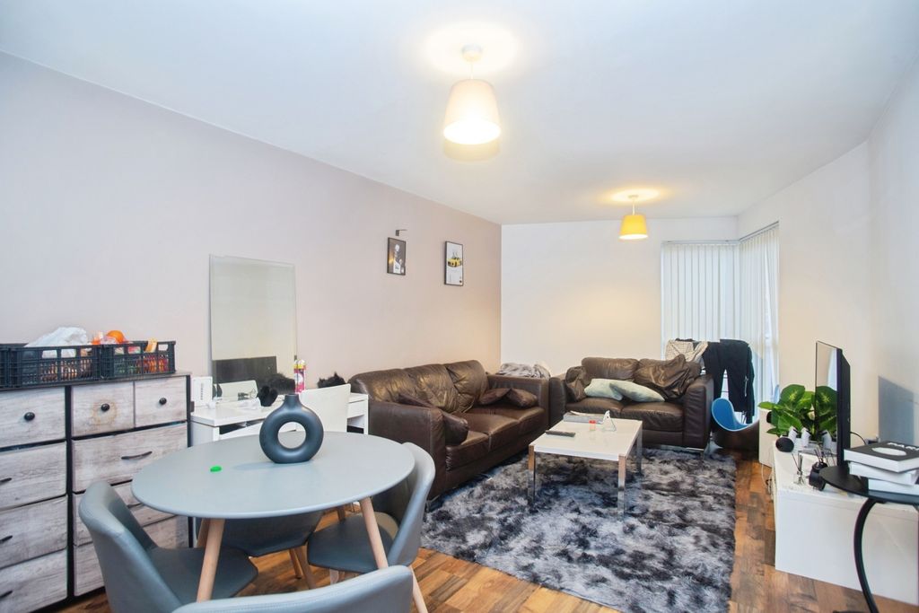 Property photo 2 of 8 Photo