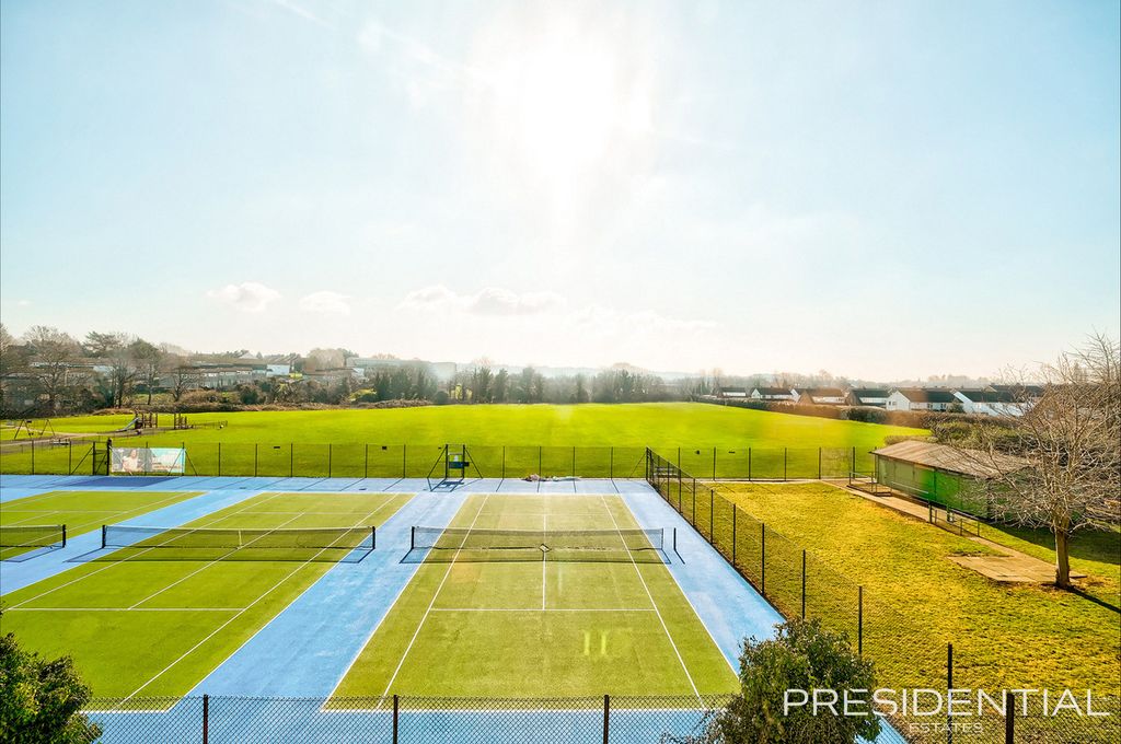 Property photo 2 of 21