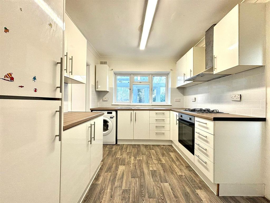 Property photo 3 of 11 Kitchen.Jpg