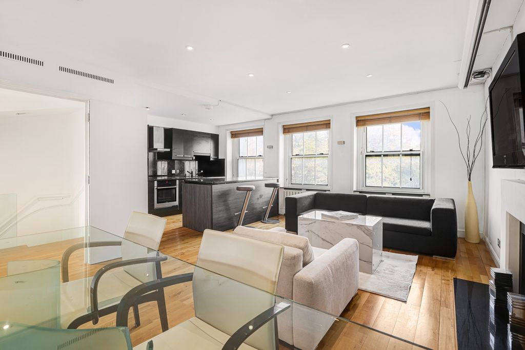 Property photo 3 of 15 Flat 5 65 Ennismo...