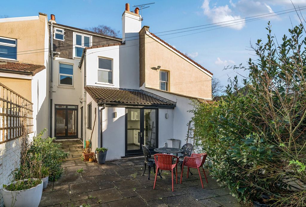 Property photo 2 of 16 1394072-5-6945399...