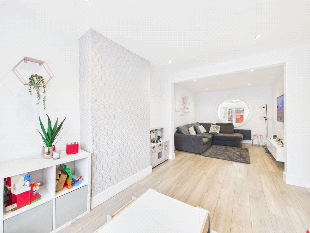 Property photo 2 of 22 Picture No. 11